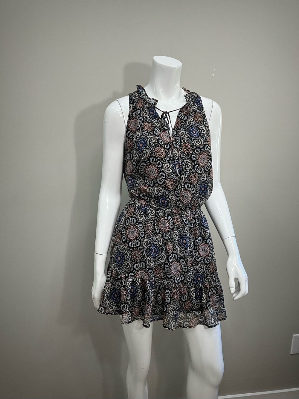 BB DAKOTA Sleeveless Paisley Floral Ruffle Hem Mini Dress Size S Boho Festival